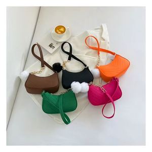 Bolsos laterales y de cuello transpirables e impermeables de la más alta calidad, los más vendidos para hombres y mujeres. - Product Image 1
