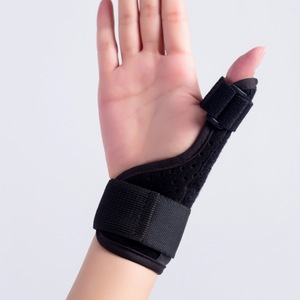 อุปกรณ์พยุงนิ้วหัวแม่มือสำหรับนักเดินทาง ขนาดเดียวใช้ได้กับทุกคน ปรับได้ ช่วยบรรเทาอาการปวดนิ้วหัวแม่มือและข้อมือ เหมาะสำหรับเล่นแบดมินตัน นวดเพื่อสุขภาพ - Product Image 5