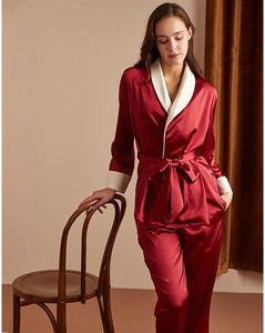 Ropa de dormir elegante de 2 piezas de satén y terciopelo para mujer, ropa de dormir con cinturón <span class=keywords><strong>Rojo</strong></span> navideño para pijamas de invierno - Product Image 3