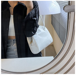 <span class=keywords><strong>Sac</strong></span> bandoulière tendance transfrontalier, <span class=keywords><strong>sac</strong></span> coquille texturé, nouveau style 2026, <span class=keywords><strong>sac</strong></span> polyvalent rétro et mode pour femme, <span class=keywords><strong>sac</strong></span> à l'épaule style INS - Product Image 5