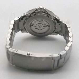 Montre de plongée de luxe pour homme par VS Factory : Verre saphir, bracelet en acier inoxydable, étanche, NH35/2824/8500 - Product Image 4