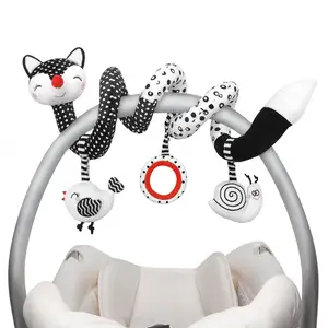 Preto Branco Carrinho de Bebê Espiral Atividade Plush Toy Car Seat Brinquedos Recém-nascidos Sensorial Hanging Rattle Brinquedos Para Berço Móvel