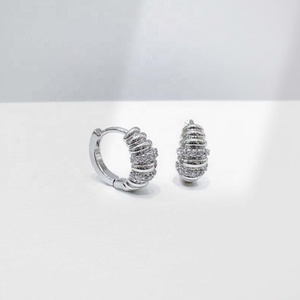 Precio al por mayor: Pendientes de aro gruesos de plata 925 estilo hip hop, modernos y delicados para mujer, con circonita de lujo y oro de 14k, estilo occidental. - Product Image 5