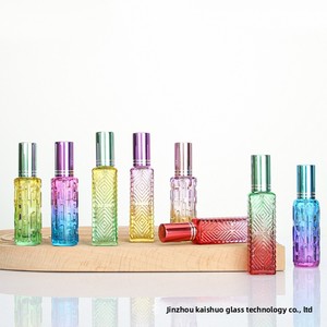 Flacon de parfum en verre dégradé bicolore <span class=keywords><strong>Balsam</strong></span> Pear avec pompe pulvérisatrice portable, vente directe d'usine, modèle KS-1255 Jiangsu - Product Image 3