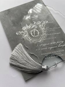 การ์ดเชิญงานแต่ง<span class=keywords><strong>ง</strong></span>านกำมะหยี่สีเบอร์กันดีสุดหรูพร้อมโลโก้ปั๊มทอ<span class=keywords><strong>ง</strong></span>คำ ชุดการ์ดอะคริลิคสำหรับเจ้าสาว ขนาด 5x7 นิ้ว พร้อมซองใส่การ์ด - Product Image 3