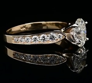 Anillo de Compromiso de Lujo en Oro Blanco de 14K con Diamante Cultivado en Laboratorio de Corte Ovalado y Piedras Laterales Rellenas, Color D, para Mujer - Product Image 1
