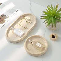 Plateau de vanité décoratif multifonctionnel en marbre travertin beige naturel, style Art Déco, irrégulier et gravé, pour organiser le comptoir