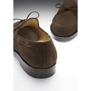 Mocassini stringati in pelle scamosciata marrone con costruzione Goodyear - Product Image 3