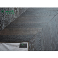 Échantillon gratuit Chevron en chêne blanc, couleur carbone argent teinté, brossé