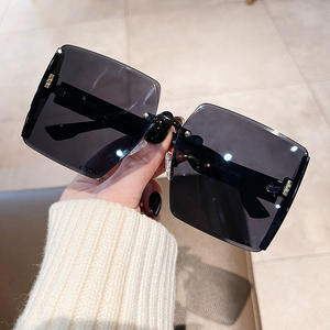 H3-7934 แว่นกันแดดทรงสี่เหลี่ยมไร้กรอบ UV400 กรอบโลหะเลนส์พีซีผู้หญิงแฟชั่นแว่นกันแดดประเภท 3 สีเขียว - Product Image 2