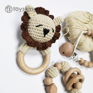 TK <span class=keywords><strong>Amigurumi</strong></span>, anillo de madera de haya hecho a mano de ganchillo, mordedores divertidos con animales, sonajero, León, regalos para bebés recién nacidos - Product Image 4