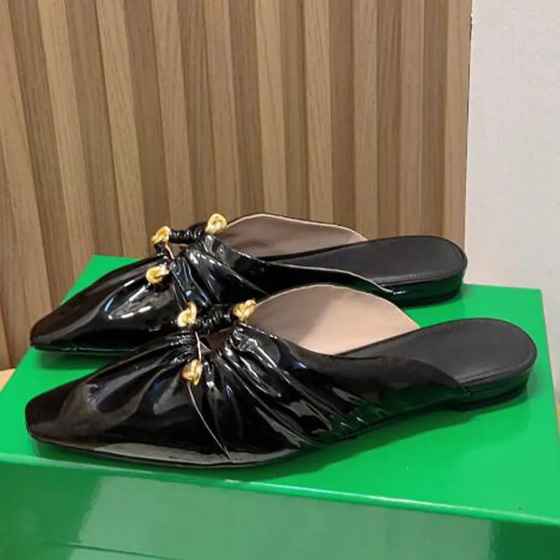 Lüks marka adı bayanlar kırışıklık parlak deri terlik sandalet yeşil kahverengi sivri burun sonbahar günlük yürüyüş slaytlar tembel katırlar