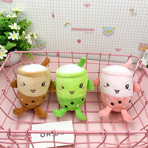 Porte-clés en peluche Aika en forme de tasse de thé au lait à bulles Boba, rembourré en coton PP, vente en gros - Product Image 1