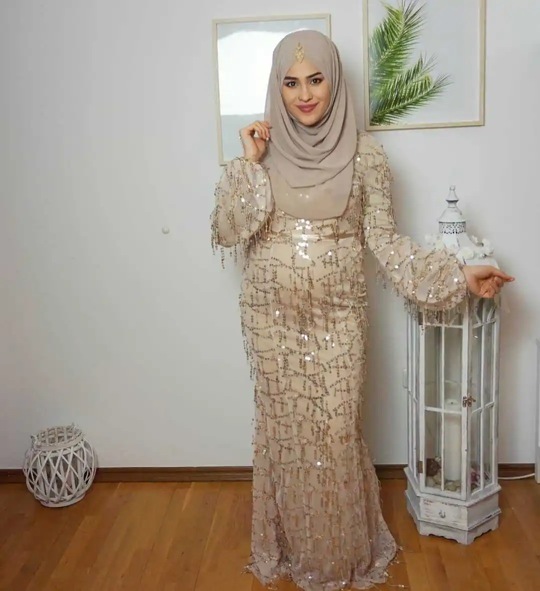 Vestido de novia musulmán Abaya de Oriente Medio, prenda étnica de moda de manga larga con cuello de pico y lentejuelas