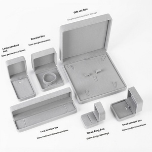 Boîte à collier <span class=keywords><strong>de</strong></span> <span class=keywords><strong>bijoux</strong></span> <span class=keywords><strong>de</strong></span> <span class=keywords><strong>luxe</strong></span> écologique en velours arrondi personnalisé Boîte <span class=keywords><strong>de</strong></span> rangement pour bague et bracelet en daim Boîte d'emballage cadeau avec pendentif - Product Image 1
