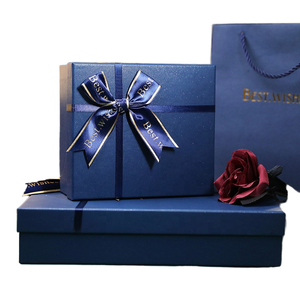 Boîte cadeau en carton avec design de nœud personnalisé, estampage, recyclable, pour le rangement de rouge à lèvres, parfum, cosmétiques, bougies et photos - Product Image 1