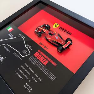 Modèle <span class=keywords><strong>de</strong></span> voiture <span class=keywords><strong>de</strong></span> course F1 Leclerc Grand Prix avec cadre <span class=keywords><strong>de</strong></span> présentation pour bureau - Product Image 5
