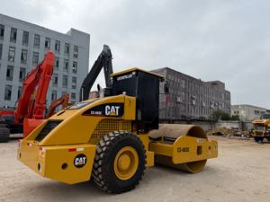 Compacteur vibrant Caterpillar CS-683E d'occasion, rouleau à tambour unique de 16 tonnes avec une grande force d'excitation. Test de compactage sur site disponible. - Product Image 6