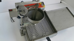 Machine à injecter la crème dans les beignets - Product Image 2