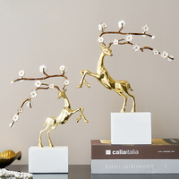 Sculpture de cerf en or de luxe avec base en marbre, artisanat métallique personnalisé, ornement de bureau, décoration intérieure, décoration de maison, vente en gros