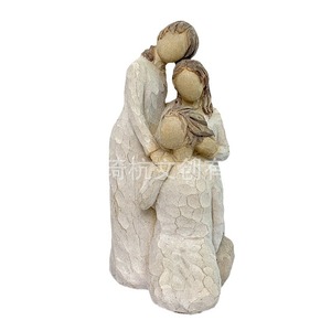 Figura de madera tallada de las Tres Hermanas, serie familiar, estilo rústico, para decoración de escritorio de la sala de estar - Product Image 1
