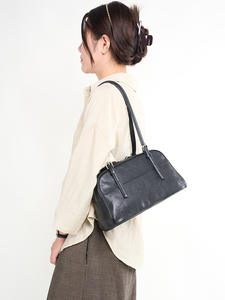 กระเป๋าหนังแท้คุณภาพสูงทรงโบว์ลิ่งสำหรับผู้หญิง ตกแต่งคริสตัล พร้อมซับในโพลีเอสเตอร์และซิปปิด - Product Image 2