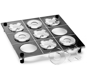 Acrylique personnalisé moderne Lucite Tic Tac Toe Set comprend des blocs transparents ultra épais sur un plateau lucite noir ou or - Product Image 3