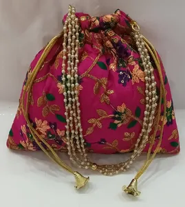 Sac Potli fait à la main brodé poignet sac à main pour les cadeaux de mariage pour les femmes de fabricant indien au plus bas prix - Product Image 4
