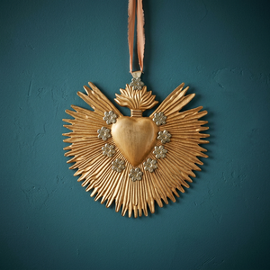 Plaque murale antique en laiton doré Sacré-Cœur |   Décoration vintage mexicaine Ex Voto Cœur enflammé |   Panneau mural catholique Milagros - Product Image 3