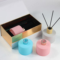 Vente en gros d'usine 50ml 100ml 200ml Bouteille vide ronde en verre pour diffuseur de roseaux avec bouchon à vis doré, bouchon intérieur, bâtonnets en fibre, décoration intérieure