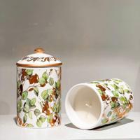 Bougie votive parfumée de style classique de luxe en gros pour OEM, pot en céramique pour les fêtes, logo personnalisé, décoration intérieure, non toxique, longue durée de combustion