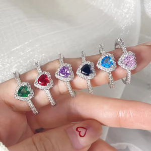Anelli a Cuore da Donna di Tendenza in Super Offerta Placcati <span class=keywords><strong>Argento</strong></span> <span class=keywords><strong>e</strong></span> <span class=keywords><strong>Oro</strong></span> con Pavé Completo di Zirconi Cubici Multicolore di Alta Qualità in Ottone - Product Image 1