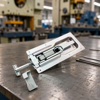 Pièces d'estampage personnalisées pour loquet de hayon de camion, boucle de porte de chargement, quincaillerie métallique de précision OEM