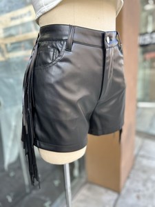 Shorts Femme Vintage Style Européen et Américain en Cuir PU avec Ceinture à Pompons, Cinq Poches, Taille Mi-Haute, Coupe Skinny, Personnalisé, Idéal Soirées et Streetwear - Product Image 5