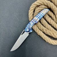 Couteau pliant de camping personnalisable en alliage de titane OEM, lame droite, bord dentelé, motif éclair, acier M42, usinage CNC de précision