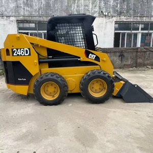 Chargeuse sur chenilles compacte CAT246d, équipement de construction haute performance avec moteur puissant et système hydraulique polyvalent - Product Image 2