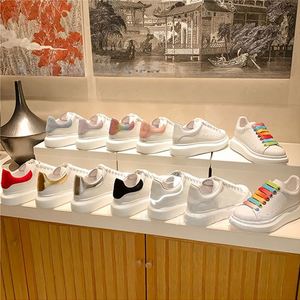 Chaussures de sport de luxe pour hommes et femmes, style décontracté, avec semelles épaisses en cuir, nouvelle collection, haute qualité, vente chaude - Product Image 1