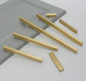<span class=keywords><strong>Poignée</strong></span> de porte moderne en laiton massif pour <span class=keywords><strong>armoire</strong></span> à tiroirs Quincaillerie de meuble <span class=keywords><strong>dorée</strong></span> résistante aux rayures pour la cuisine et la chambre à coucher - Product Image 4