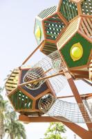 Équipement de jeu extérieur professionnel personnalisé pour aire de jeux, toboggan en acier inoxydable, arbre d'escalade, forêt, parc naturel 5x5x8m