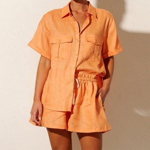 Ensemble deux pièces en lin personnalisé par le fabricant : Chemise en lin à col rabattu et short en lin léger à taille élastique coupe trapèze - Product Image 1