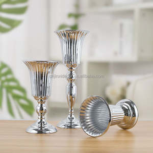 Venta al por mayor <span class=keywords><strong>de</strong></span> jarrones <span class=keywords><strong>de</strong></span> <span class=keywords><strong>flores</strong></span> <span class=keywords><strong>de</strong></span> trompeta <span class=keywords><strong>de</strong></span> metal dorado para bodas soporte <span class=keywords><strong>de</strong></span> <span class=keywords><strong>flores</strong></span> dorado para bodas piezas <span class=keywords><strong>de</strong></span> <span class=keywords><strong>centro</strong></span> Decoración <span class=keywords><strong>de</strong></span> mesa florero <span class=keywords><strong>de</strong></span> <span class=keywords><strong>flores</strong></span> - Product Image 6