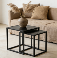 Ensemble de tables console imbriquées minimalistes modernes, tables d'appoint carrées à cadre en métal noir pour le salon