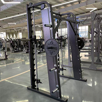 Rack d'entraînement de force réglable de qualité commerciale en acier avec roulement linéaire professionnel pour jambes, poitrine et épaules en salle de sport
