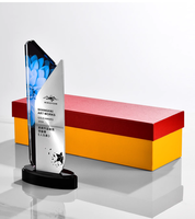 Trophée en métal bleu cristal avec gravure de logo personnalisée pour la reconnaissance d'entreprise, les réalisations d'équipe et l'excellence professionnelle
