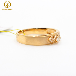 Bague unisexe style simple en or 18 carats, petit diamant de laboratoire haute clarté avec certificat IGI, taille personnalisée et gravure intérieure - Product Image 2