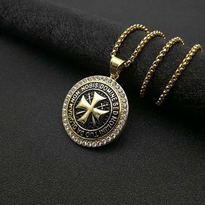 Collana da Uomo Placcata <span class=keywords><strong>Argento</strong></span> con Croce Cavalleresca Intricata e Zirconi Cubici Incastonati per Raduni Retrò e Stile Hip Hop - Product Image 2