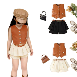 Conjunto para Niñas 2025, Nuevo Conjunto <span class=keywords><strong>de</strong></span> Verano <span class=keywords><strong>de</strong></span> Tres Piezas con Top <span class=keywords><strong>de</strong></span> <span class=keywords><strong>Piel</strong></span> Sintética con Cuello en V, Falda Pantalón y Cinturón - Product Image 1