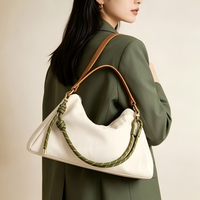 Sac fourre-tout réutilisable tendance pour usage quotidien, avec bandoulière, couleur unie, fermeture ouverte, doublure en polyester recyclable, fabriqué en nylon, idéal pour les voyages et la plage