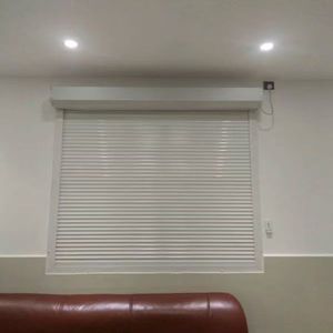 Thiết kế hiện đại mới Hợp kim nhôm cửa sổ con lăn cửa chớp bền dễ dàng điều khiển từ xa cho phòng tắm phòng khách sạn xây dựng sử dụng - Product Image 4