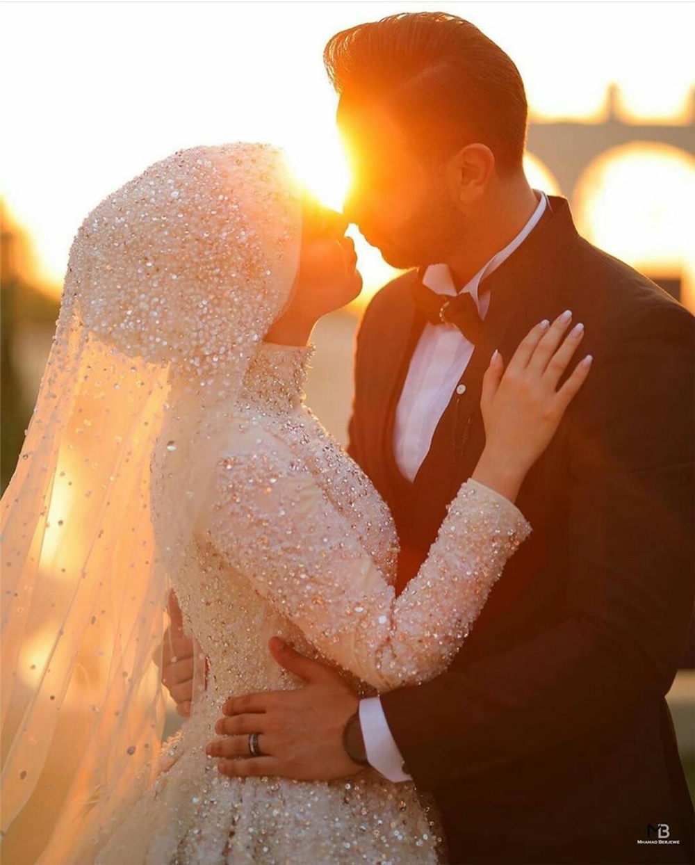 New Muslim Arab Wedding Dress with High Neck Lace and Beads, Floor-Length  A-Line Style with Veil for Brides, Available in Plus Sizes